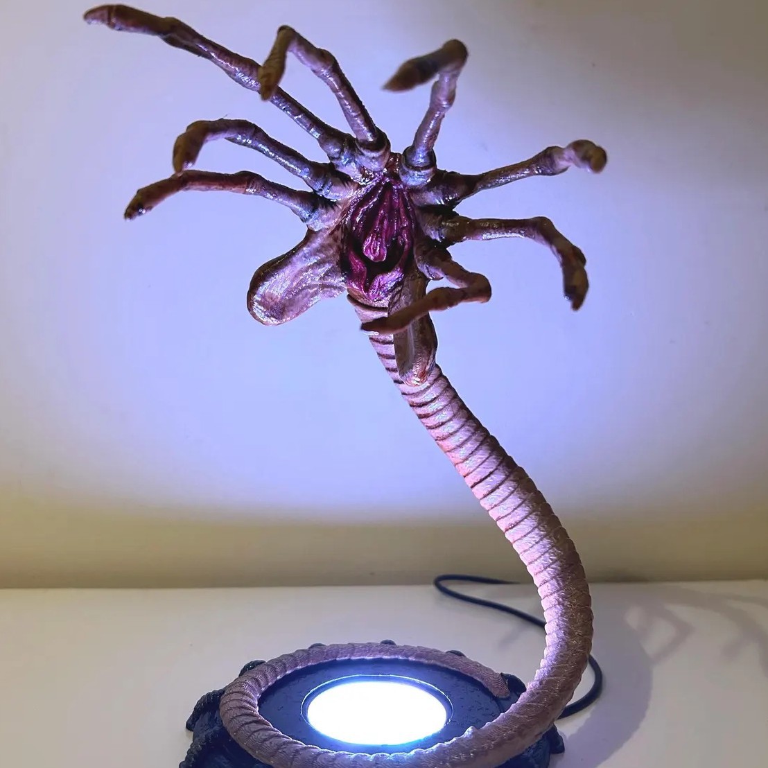 Ночник-фонарь Alien Facehugger – обзор и цена Lighting Decor Ideas